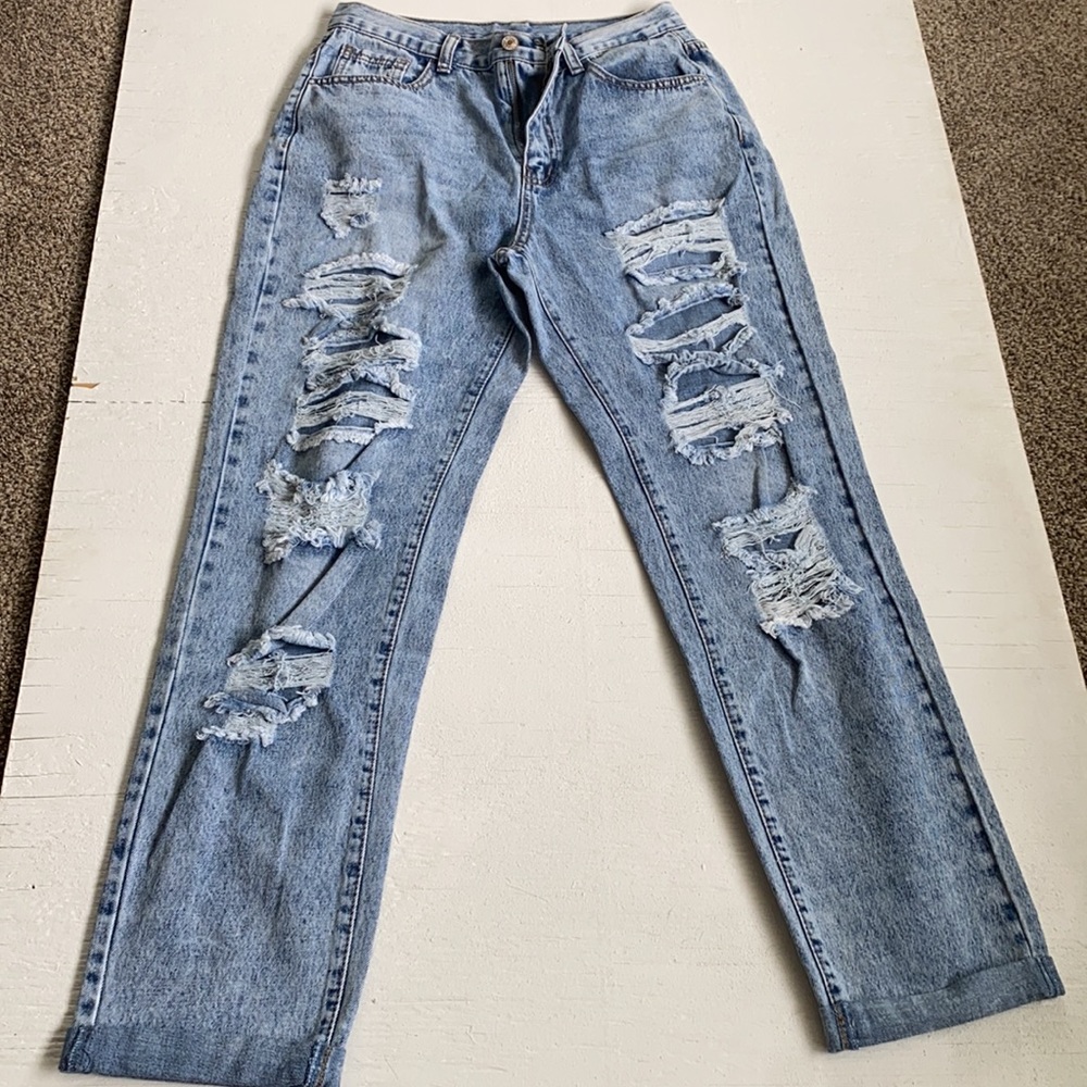 Never worn Women’s boyfriend distressed jeans